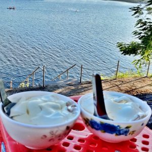 Thưởng thức đậu hũ dưới chân Chùa Thiên Mụ